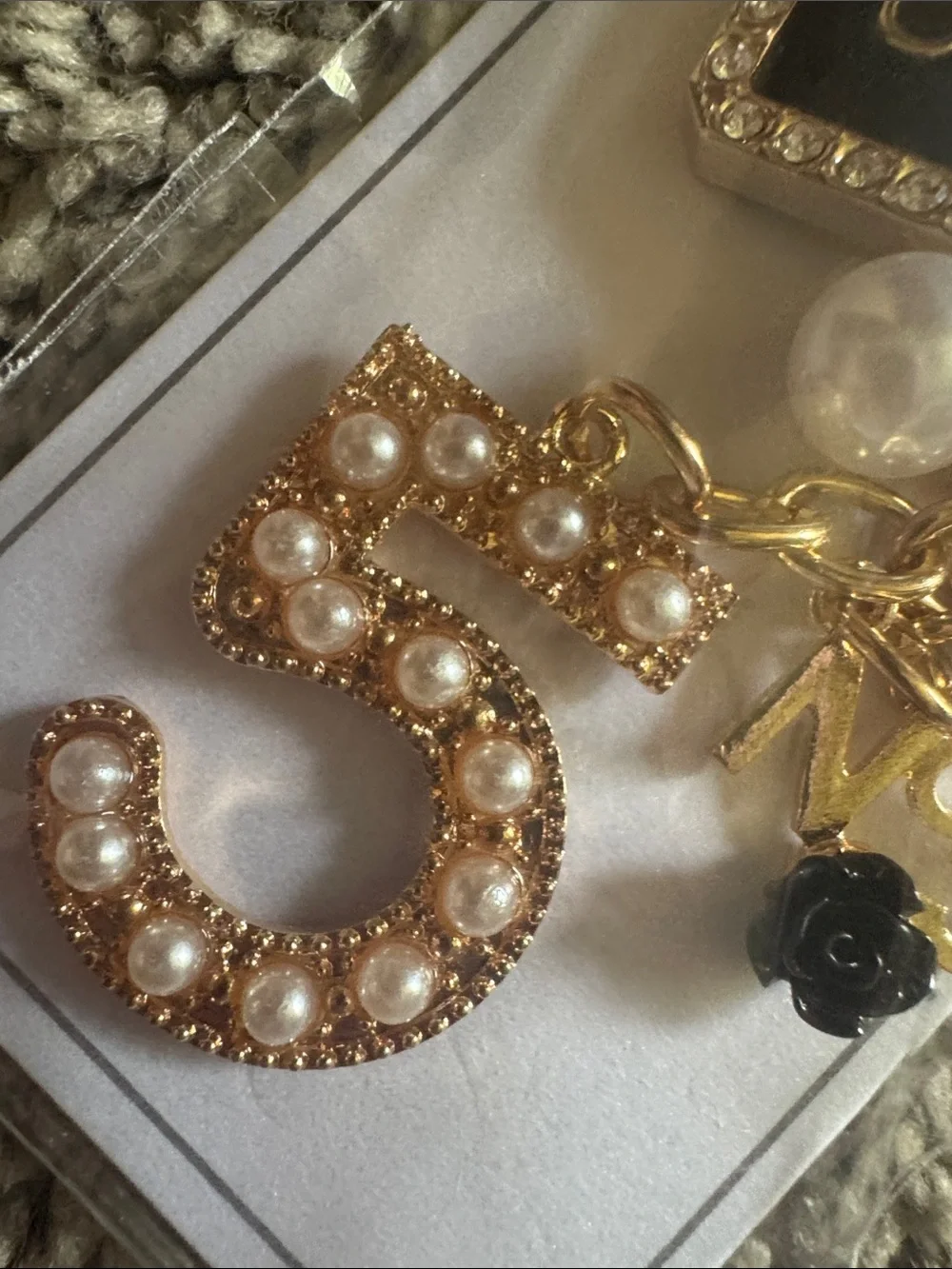 Fashion Jewelry Gold Pearl Number 5 Charm Keychain with Black Accent